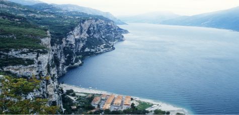 BASSA VIA DEL GARDA - Lungo le sponde del piu' grande lago d'Italia